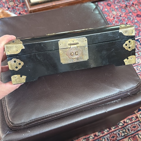 Vintage black wood and brass jewelry box - Picture 3 of 13